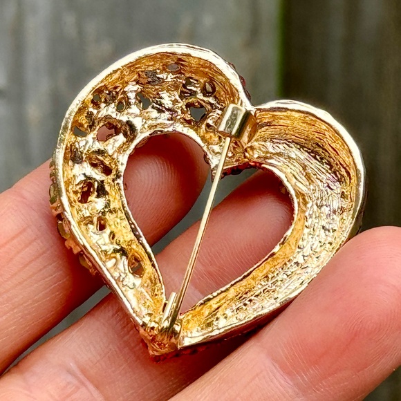 🔥2/$20 Heart Brooch Rhinestone Gold Tone Heart Brooch Gift for you Loved One - Picture 4 of 4